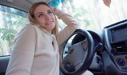 Russian mother stopped in nature right in the car and framed her pussy for vaginal