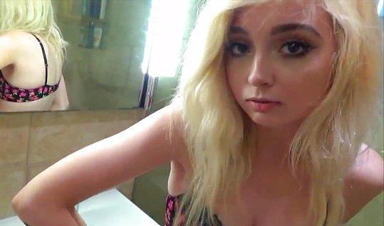 The young blonde gave the bearded man in the toilet and made him Blowjob